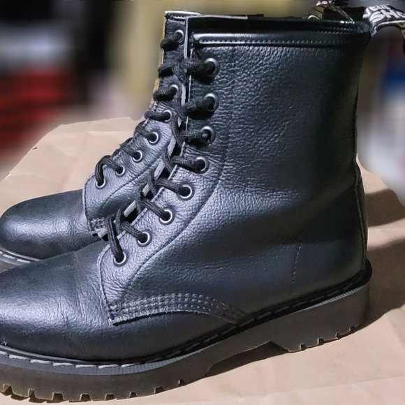 Airseal Boulder Boot (Black) - Picture 2 of 9